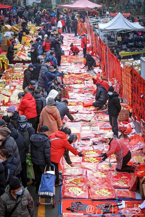 春节市场热闹非凡，消费活力尽显